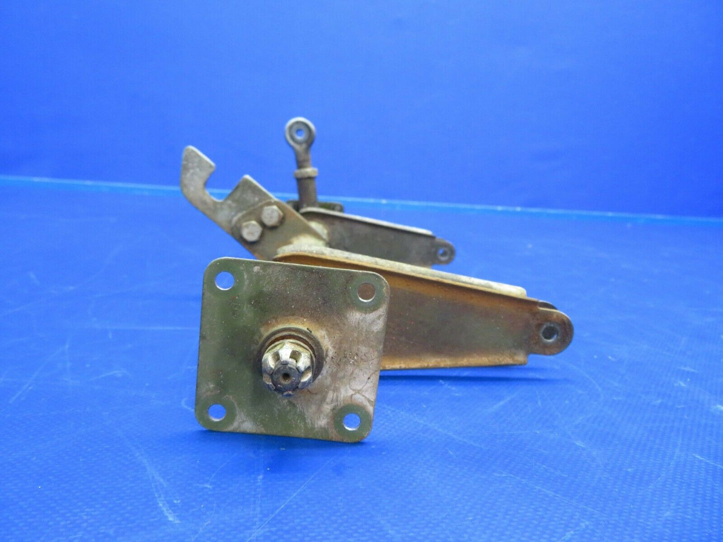 Cessna 310P Torque Tube Assy Uplock Nose P/N 0813300-122 (0620-683)