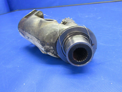 Cessna 210 / P210N Landing Gear Pivot w / Shaft RH / LH 1241610-4 (0521-349)