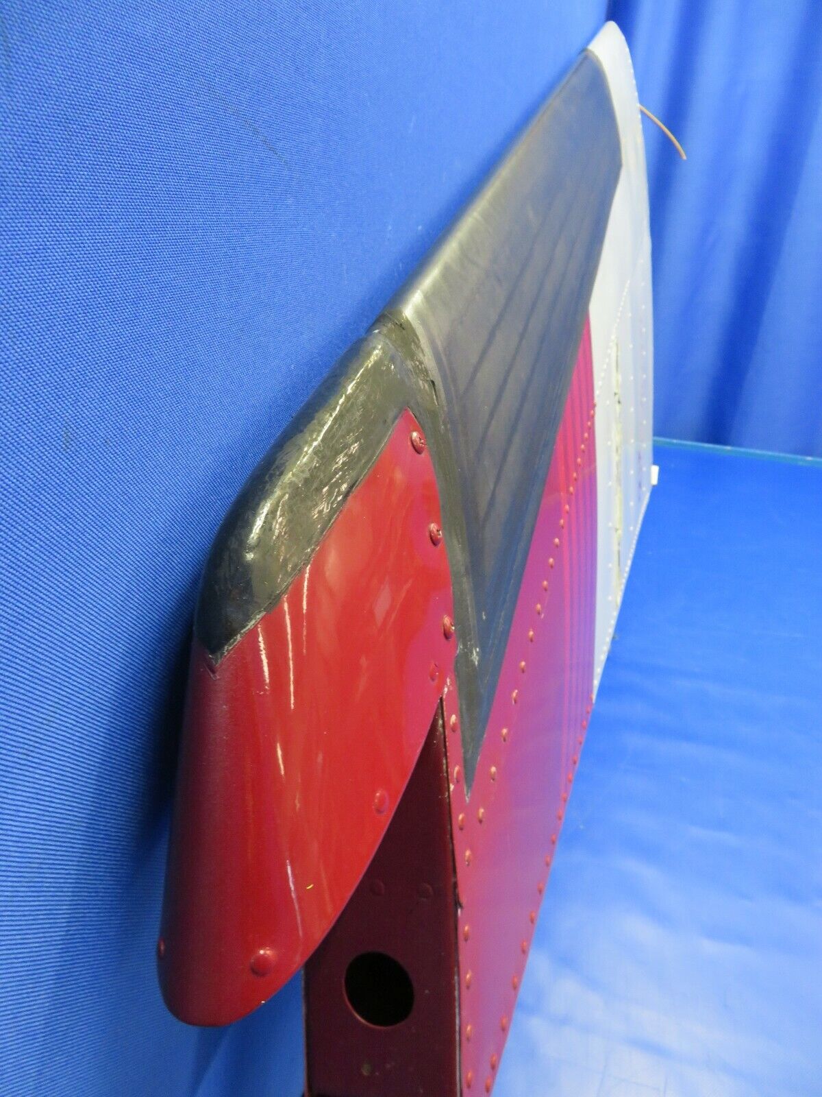Beech Baron B58P Vertical Stabilizer w / Vortex Gens 96-640000-197 (0520-44)