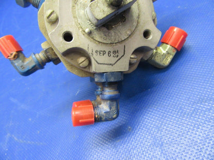 Beech Baron 95-B55 Fuel Selector Valve RH P/N HE825-1 (1021-571)