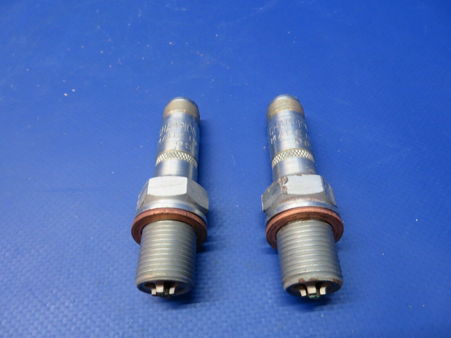 Champion Spark Plug REA 37 N LOT OF 2 NOS (1122-156)