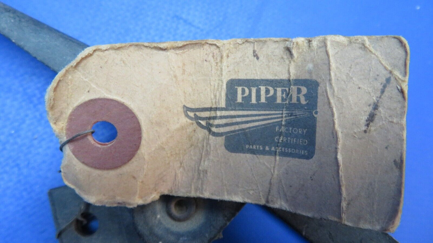 Piper PA-25 Latch Assy AFT Distributor Attachment P/N 61779-00 NOS (0523-129)