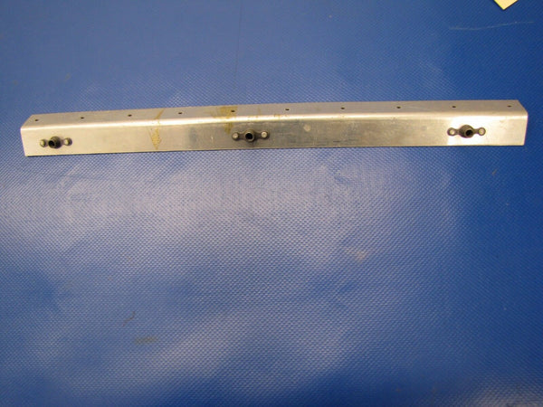 Cessna 172 Angle P/N 0512015-4 NOS (0317-220)