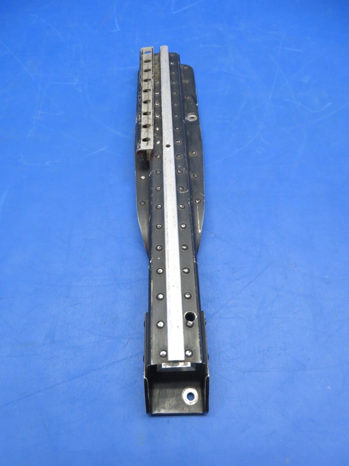 Cessna 310 / 310Q RH Seat Track Assy INBD & OTBD P/N 0812987-6 (0823-685)