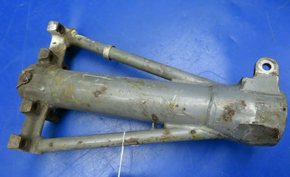 Cessna 310 Main Gear Trunnion LH (0520-514)