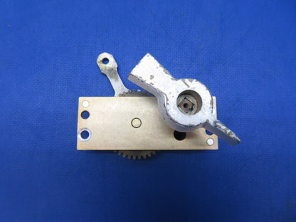 Cessna 310 / 310Q Airborne RH Fuel Selector Valve Gear Box  P/N 1M2-4 (0823-621)