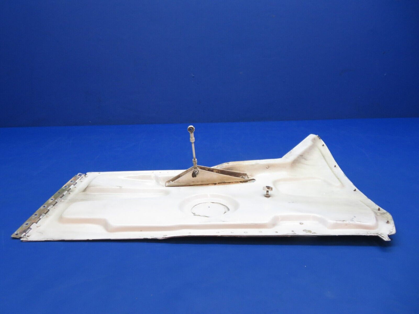 Cessna 310 / 310Q LH Main Gear Strut Door Assy OTBD P/N 0826002-206 (0923-351)