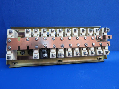 Piper PA-28R-180 Circuit Breaker Panel Assy P/N 67424-07 (1023-788)