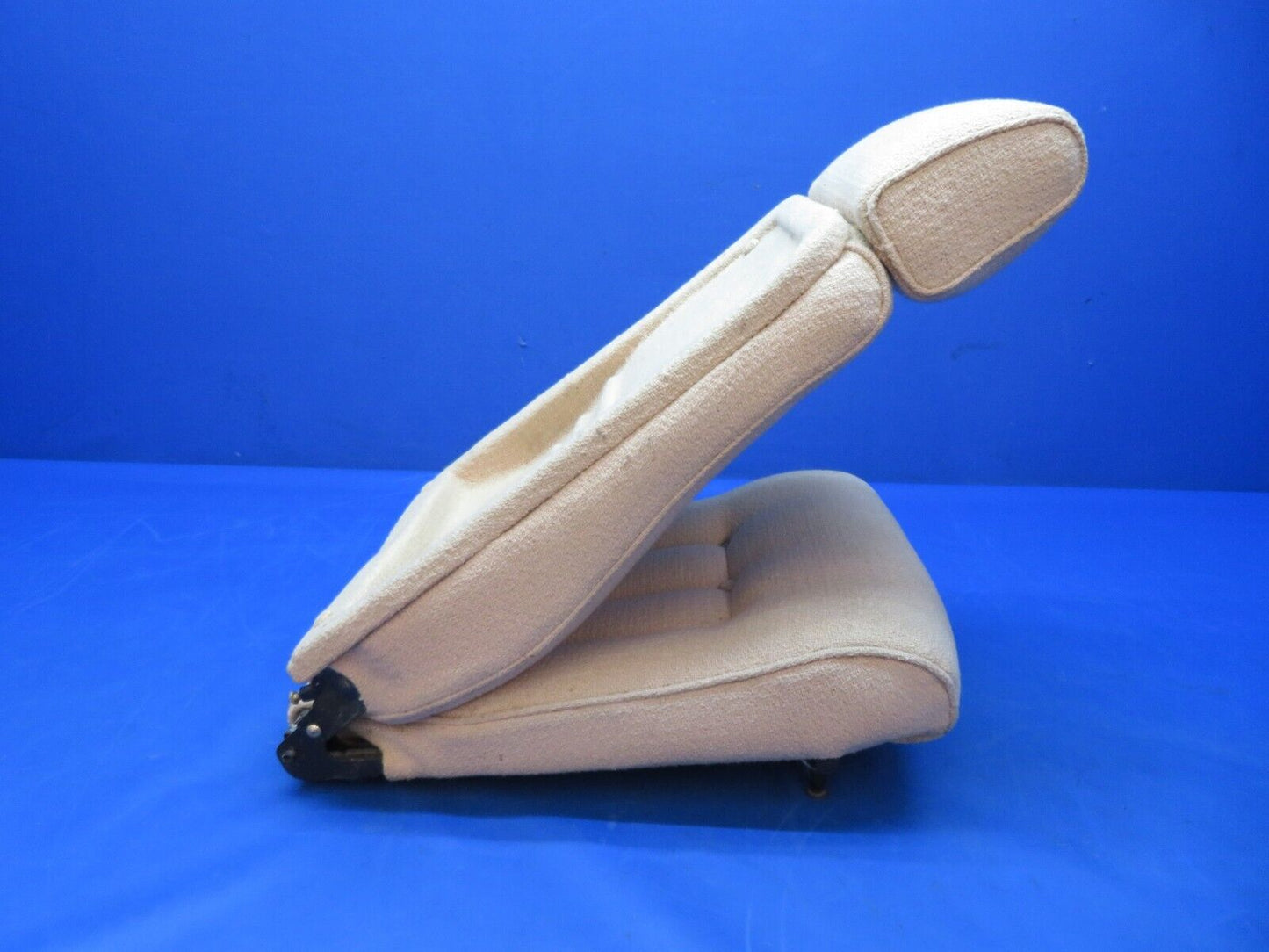 Piper PA-28-236 Dakota LH Rear Seat Assy P/N 96827-22 (0623-647)