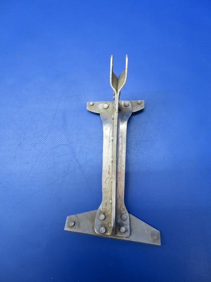 Cessna 210 / 210A LH Nose Gear Door Actuator Bracket P/N 1213256-1 (1122-448)