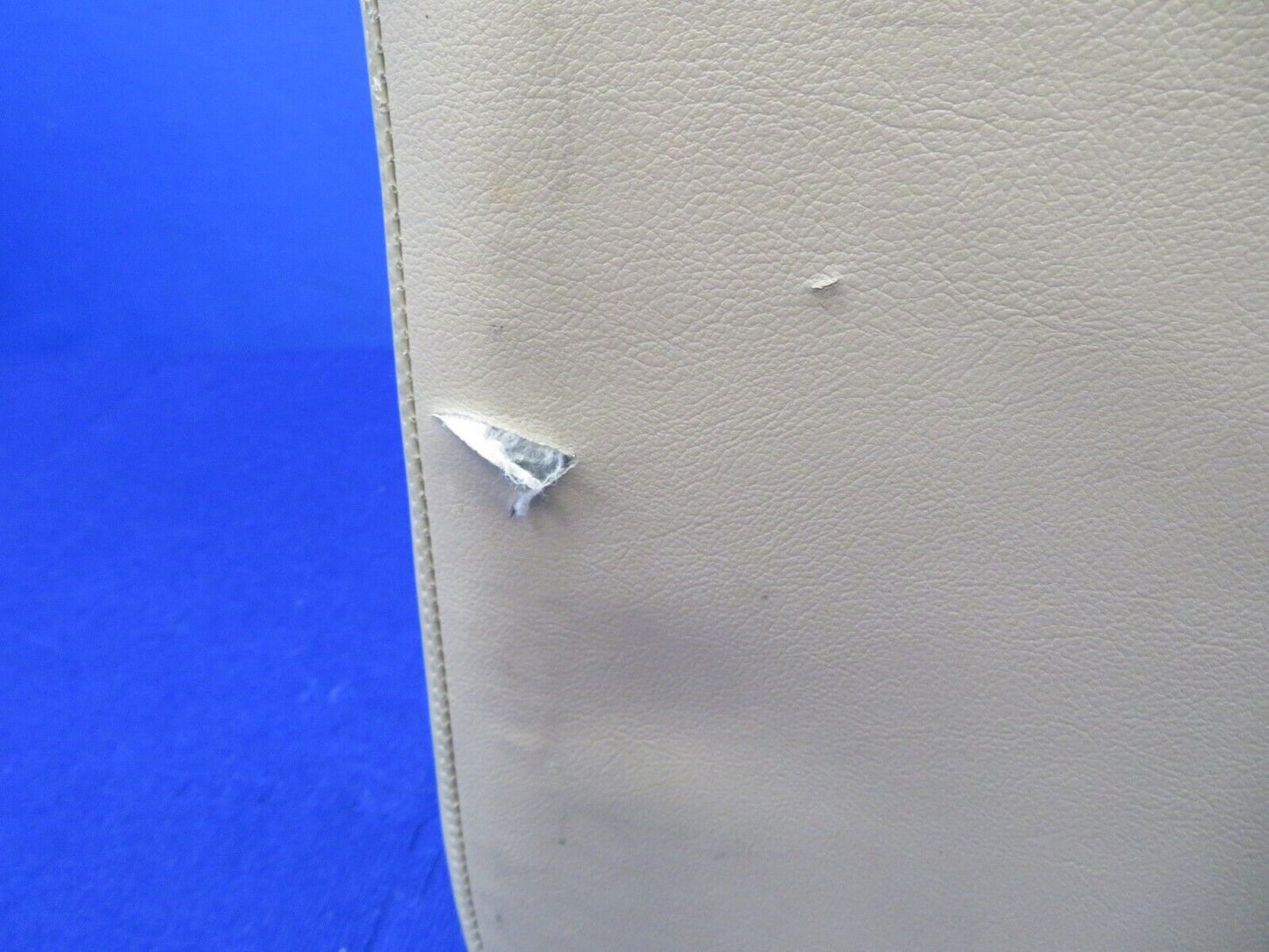 Piper Arrow PA-28R-201T Rear Seat RH P/N 96827-023 (1121-117)
