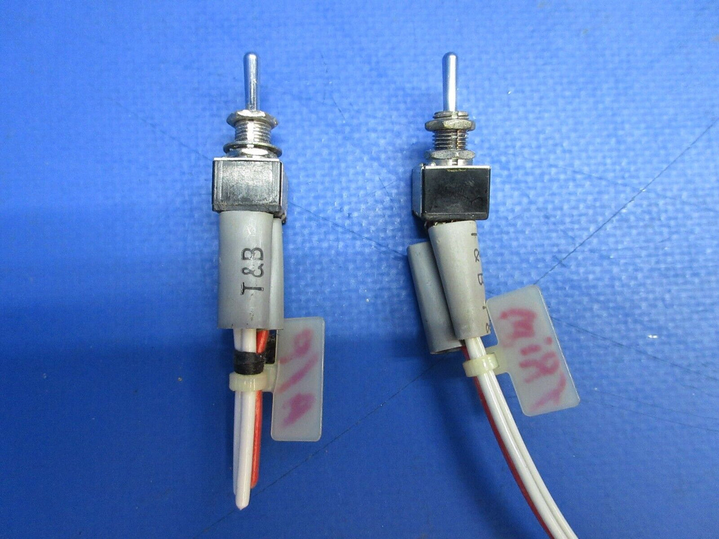 Beech 95-B55 Baron Toggle Switch P/N 35-380053-3, MST205N LOT OF 9 (0523-1140)