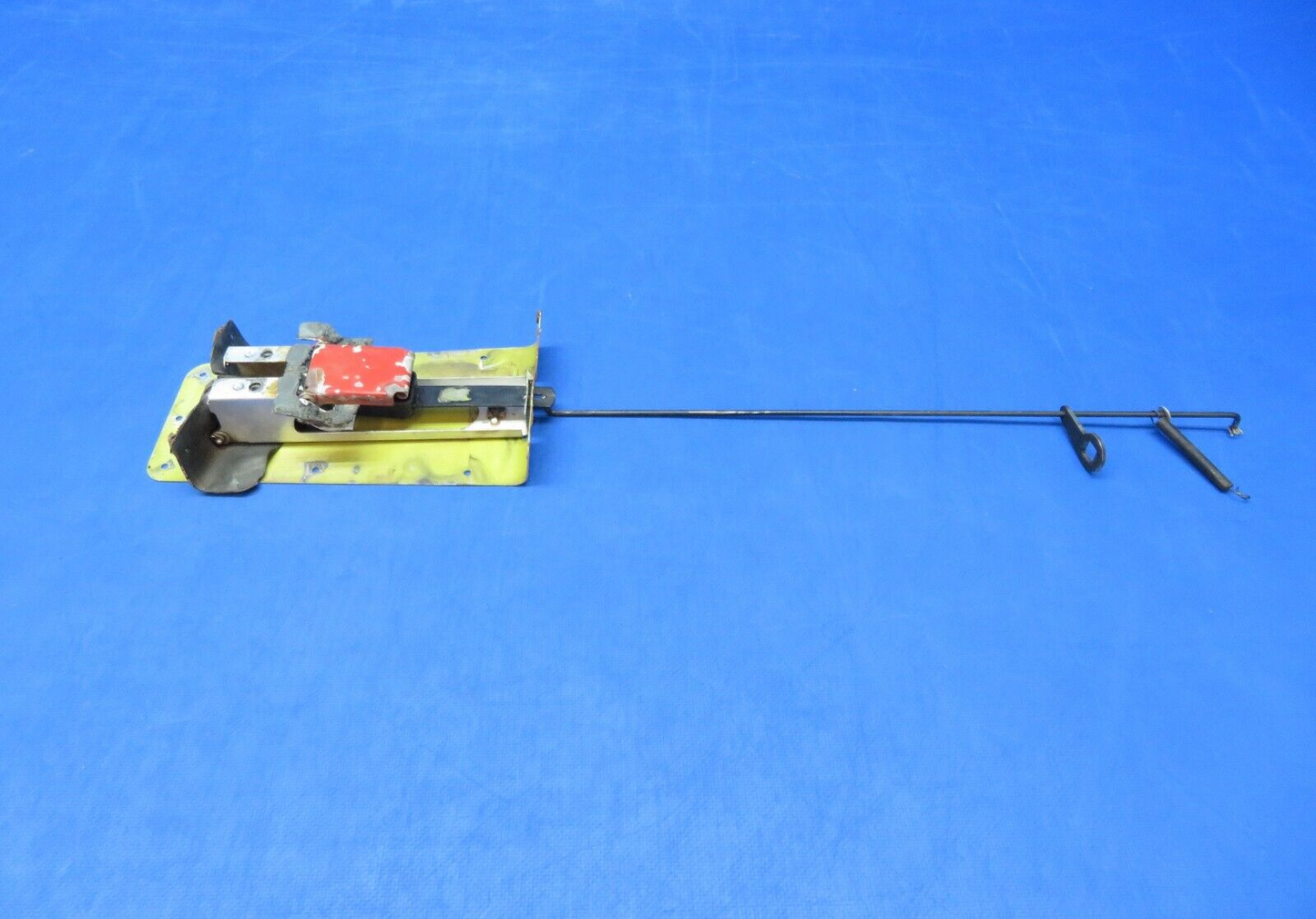 Piper PA-28R-180 Latch Assy Cabin Door P/N 68188-00 (1123-494)