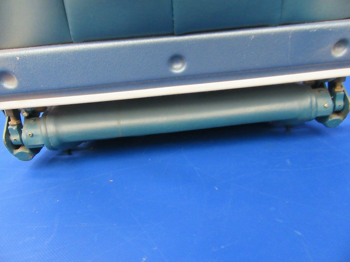 Piper PA-32 Cherokee Six Center Seat Turquoise Leather w/Tweed Cloth (0418-207)