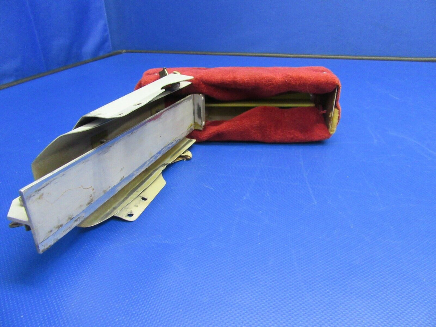 Beech Baron 95-B55 Front Seat Center Arm Rest Assembly P/N 35-534372-1 (1121-358