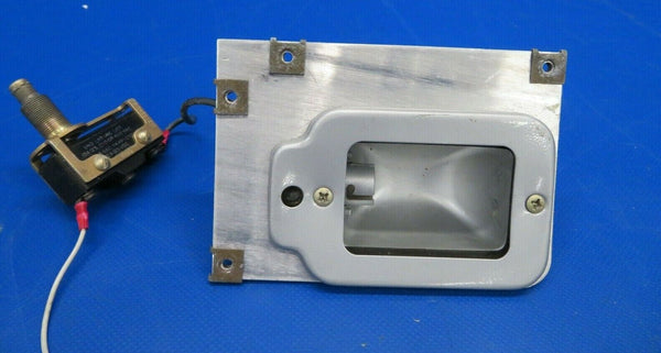 Beech Baron E-55 Nose Baggage Light & Switch 28V B-3555A-307 (1219-69)