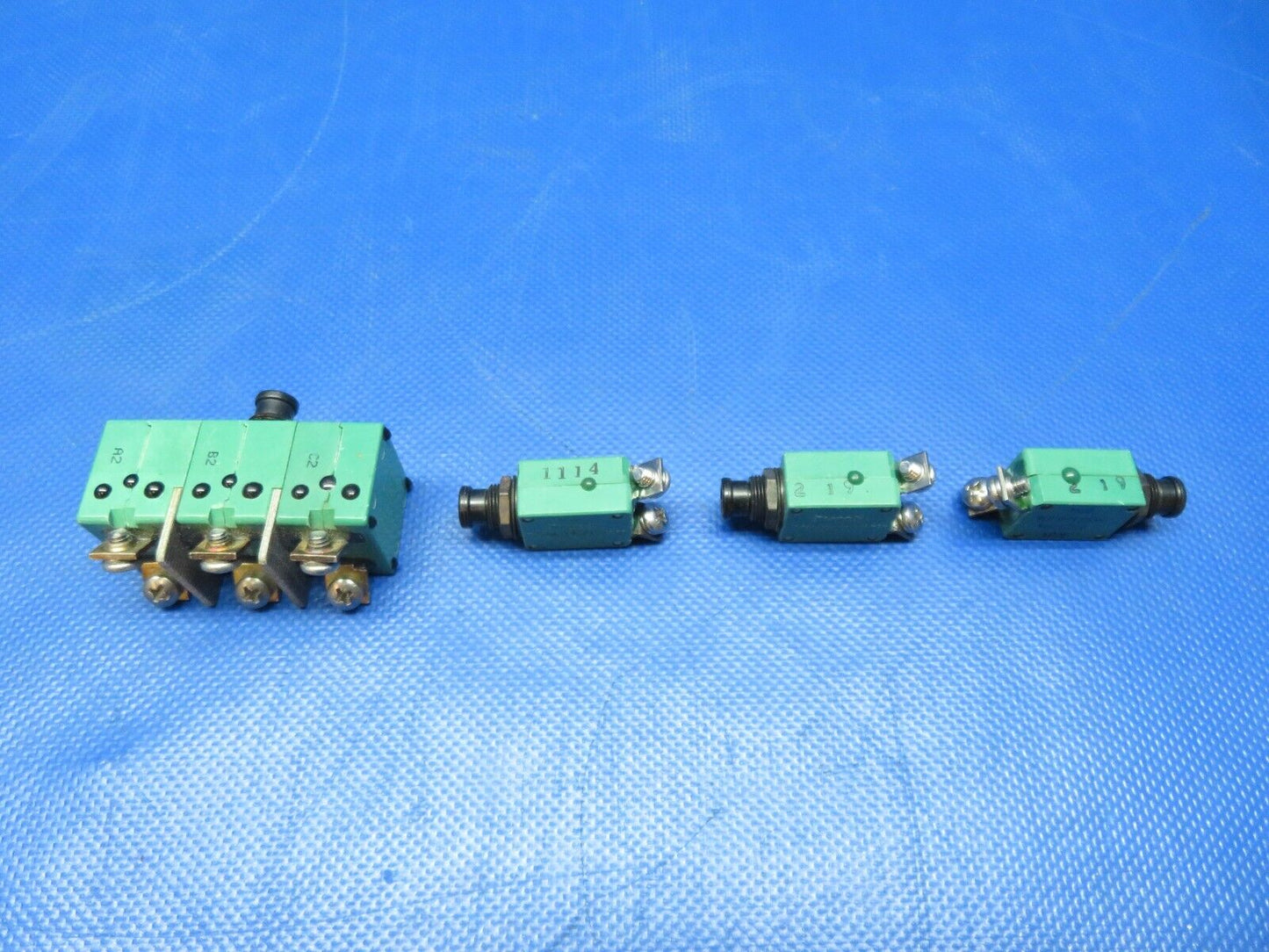 Klixon 25 amp & 2.5 amp Circuit Breaker P/N 9TC-25 LOT OF 4 (0224-195)