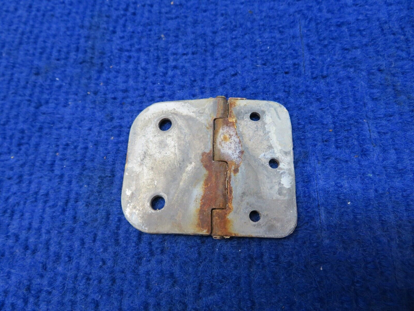 Cessna 150 / 150F Cabin Door Hinge Lower P/N 0413390-19 (0822-553)