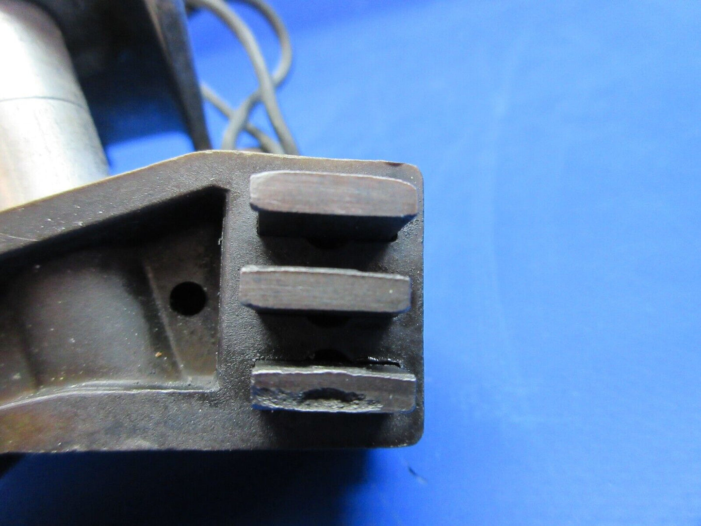 Cessna 310 / 310I De-Ice Brush Block Assy P/N C40057 (0923-947)