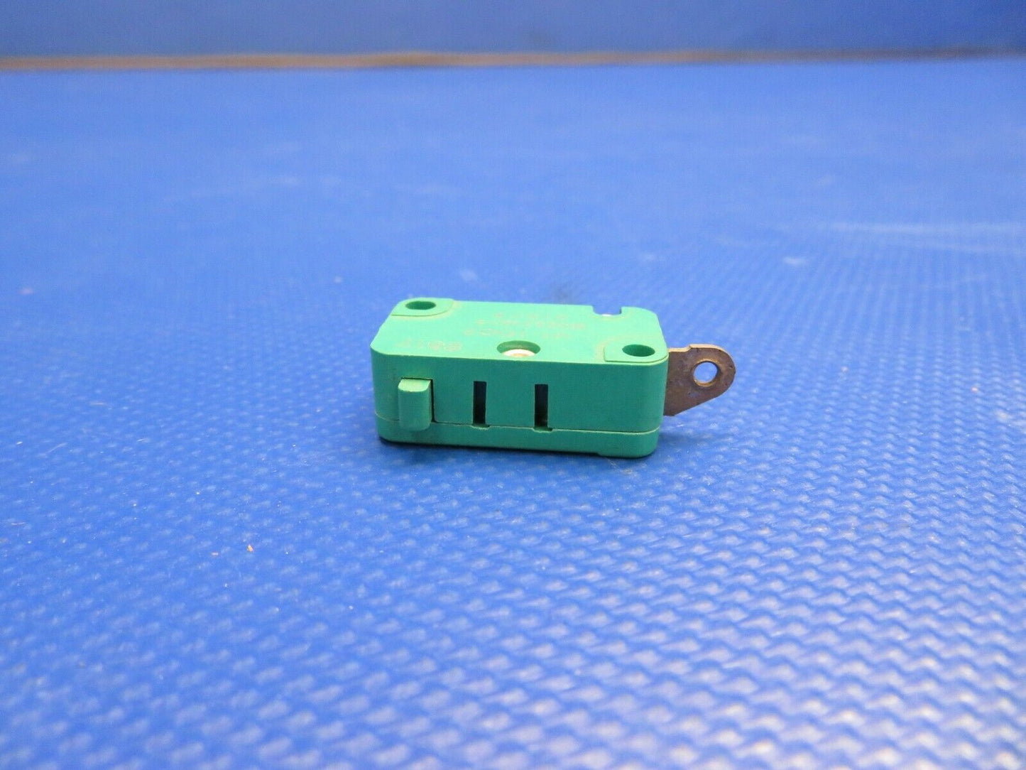 Honeywell Microswitch / Switch P/N V3-1002, MS25253-1 NOS (1120-394)