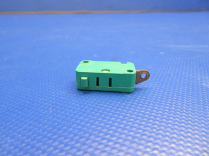 Honeywell Microswitch / Switch P/N V3-1002, MS25253-1 NOS (1120-394)