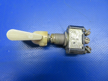 1964 Beech Baron 95-B55 Lot of Miscellaneous Switches (0620-629)