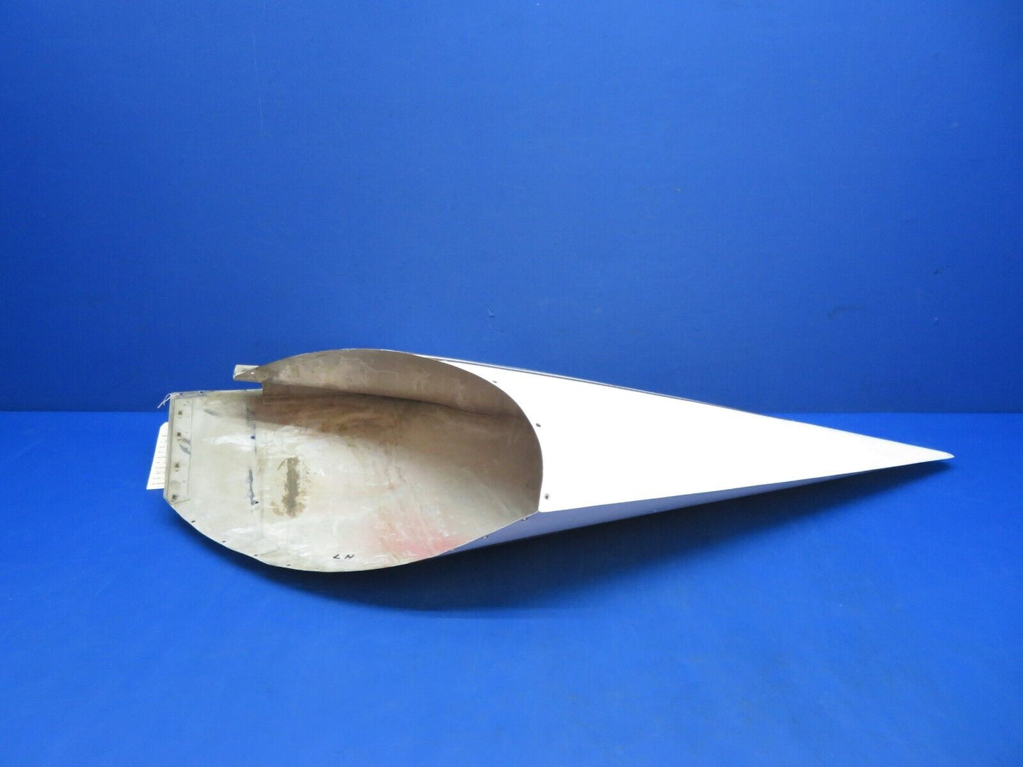 Cessna 310 / 310I LH Fuel Tank Tail Cap Assy P/N 0823412-15 (1023-158)