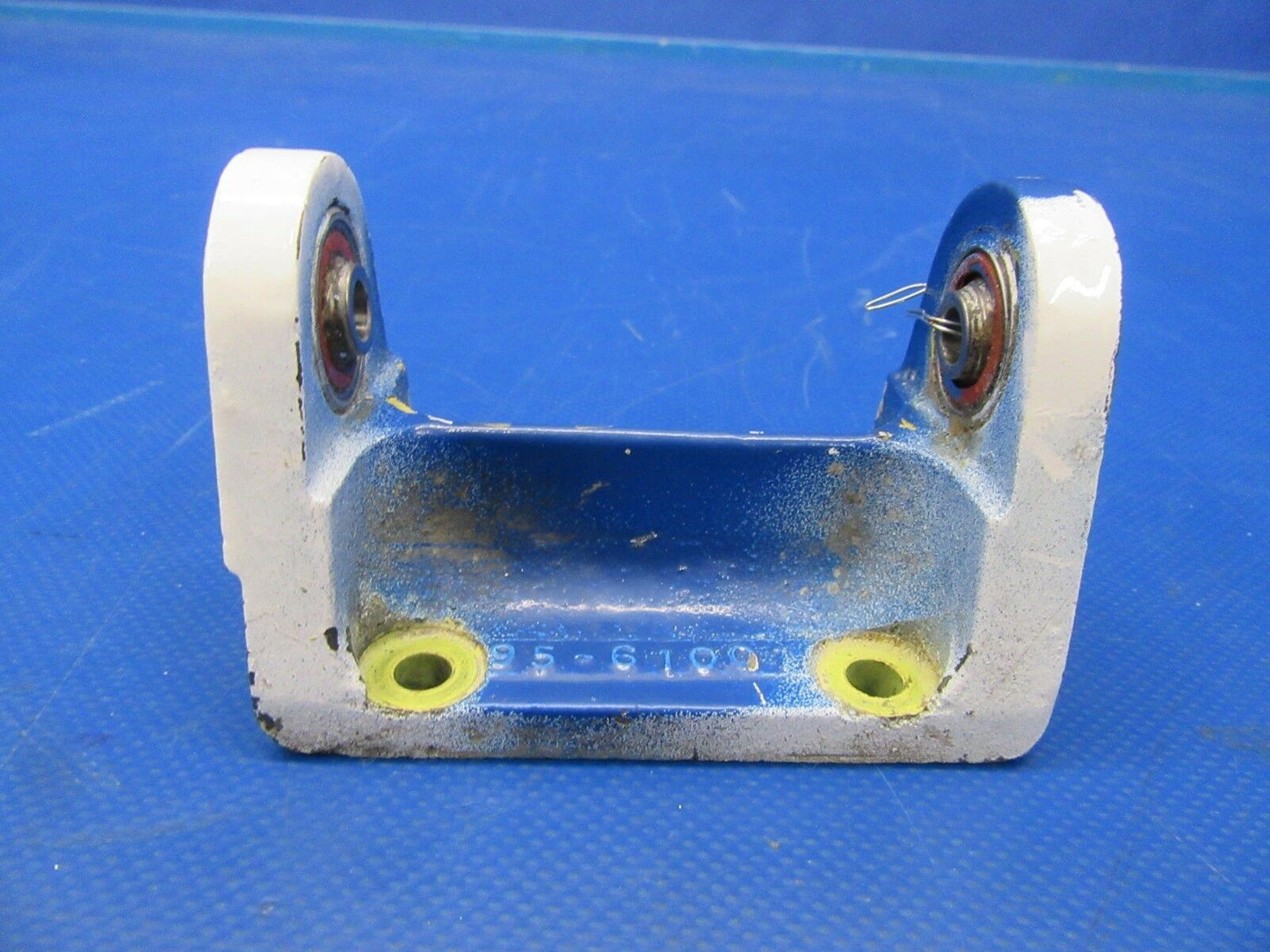 Beech Baron 95-B55 Hinge Assy Elevator P/N 95-610012-15 (1118-50)