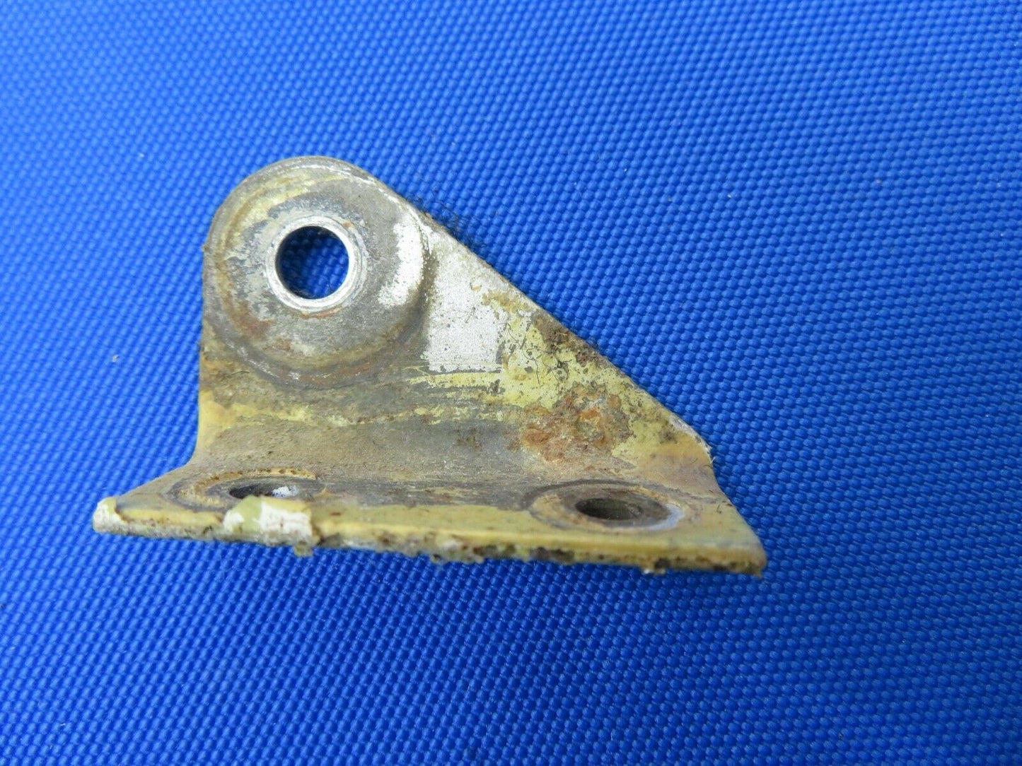 Cessna Seat Belt Fitting Front Seat LH OTBD & RH INDB P/N 0510205-5 (0820-486)
