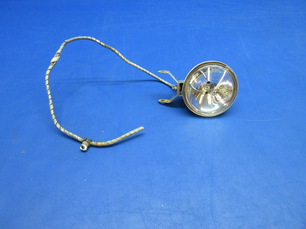 Cessna 310 / 310F Taxi Light Assy w/o Retainer Ring P/N 0842215-8 (1123-819)