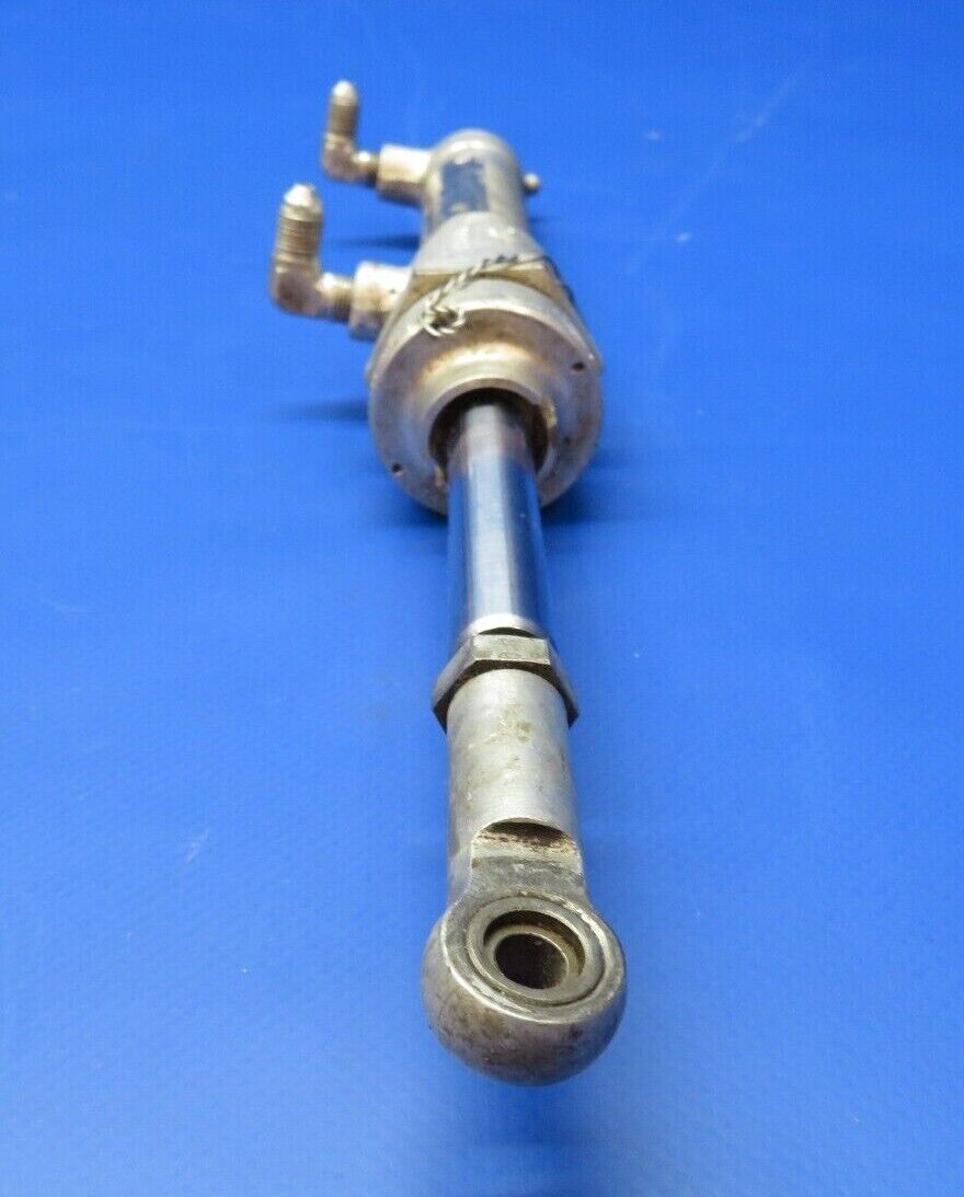 Boeing Hydraulic Actuating Cylinder P/N 4233666 (0922-498)
