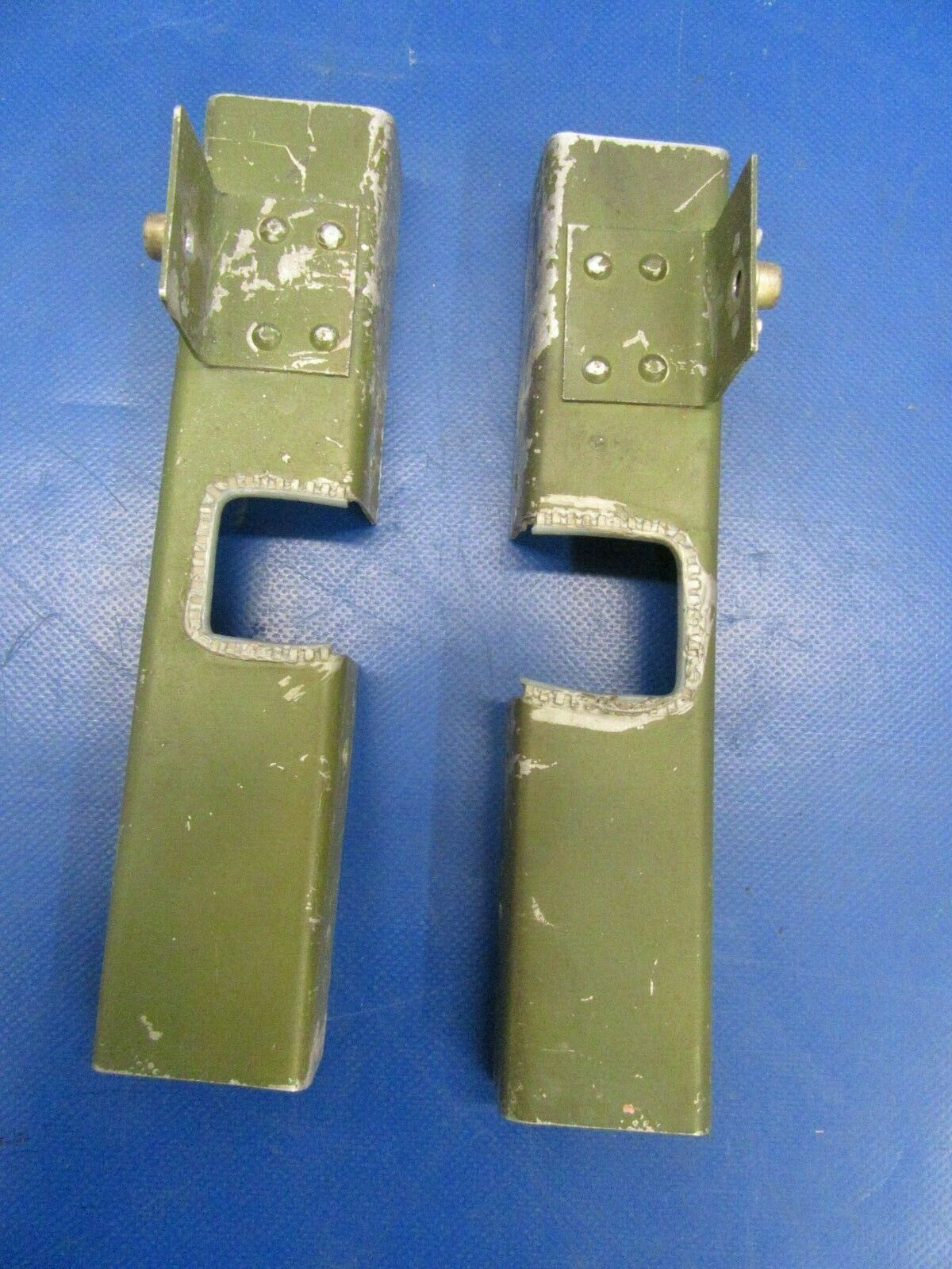 Piper PA-34-200T Seneca II Supports / Brackets Battery FWD (1219-63)