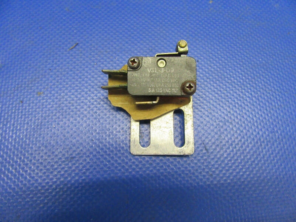 Cessna Cardinal 177RG Flap Limit Switch w/ Bracket P/N S1906-2 (0621-456)