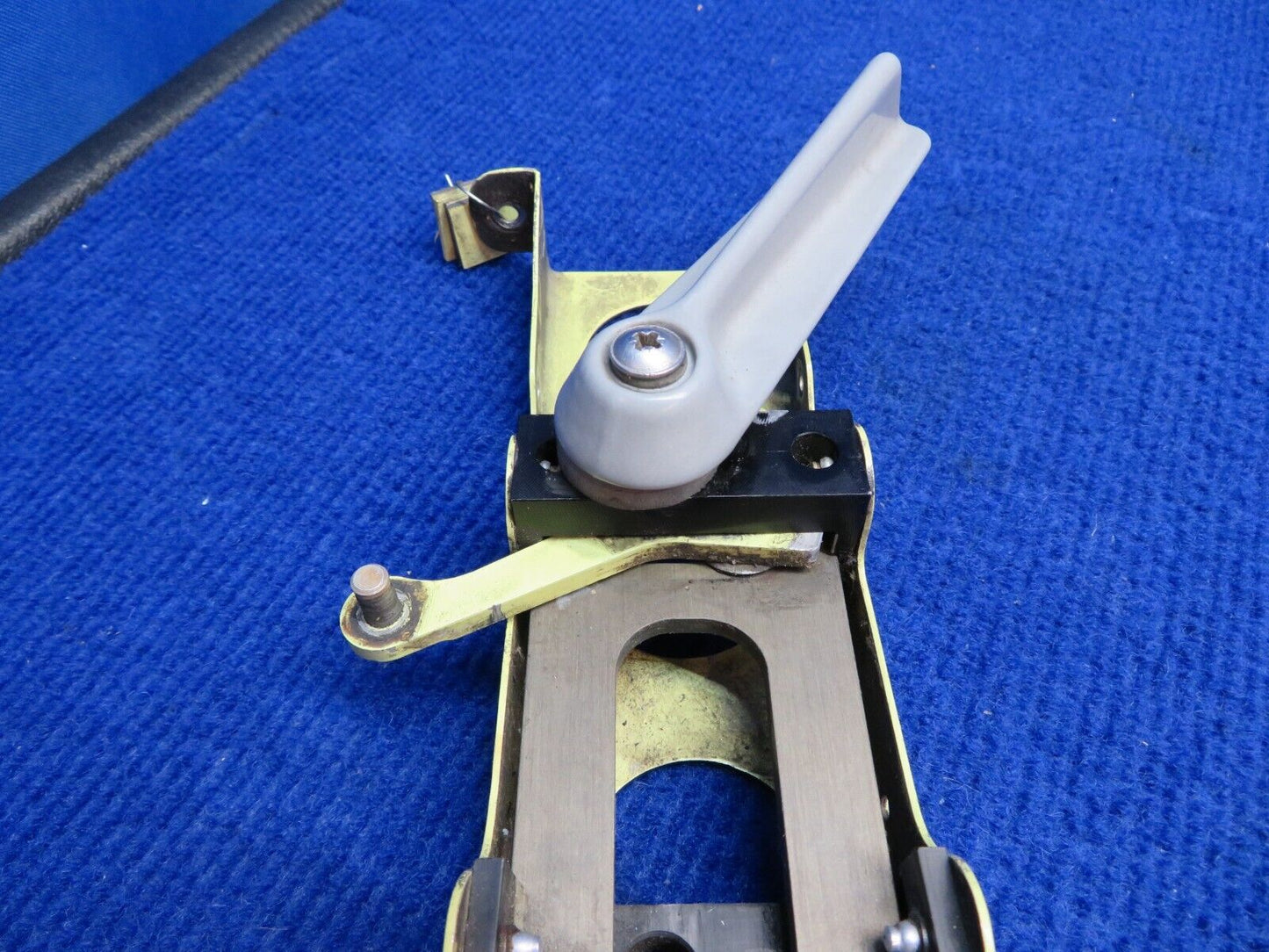 Socata Rear RH Box Assy Door Latch Mechanism w/ Handle P/N 25025003 (0622-901)