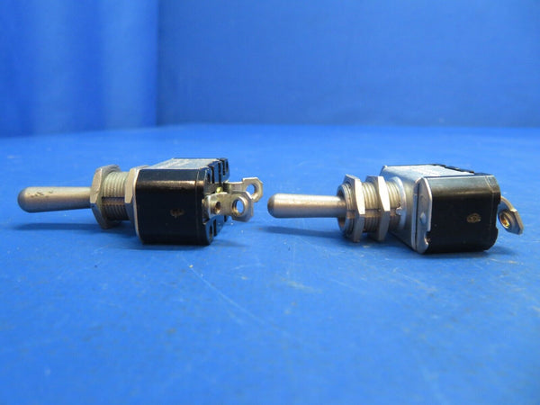 1964 Cessna 172 Switch / Circuit Breaker P/N W31-X2M1G-40 LOT OF 4 (0123-608)