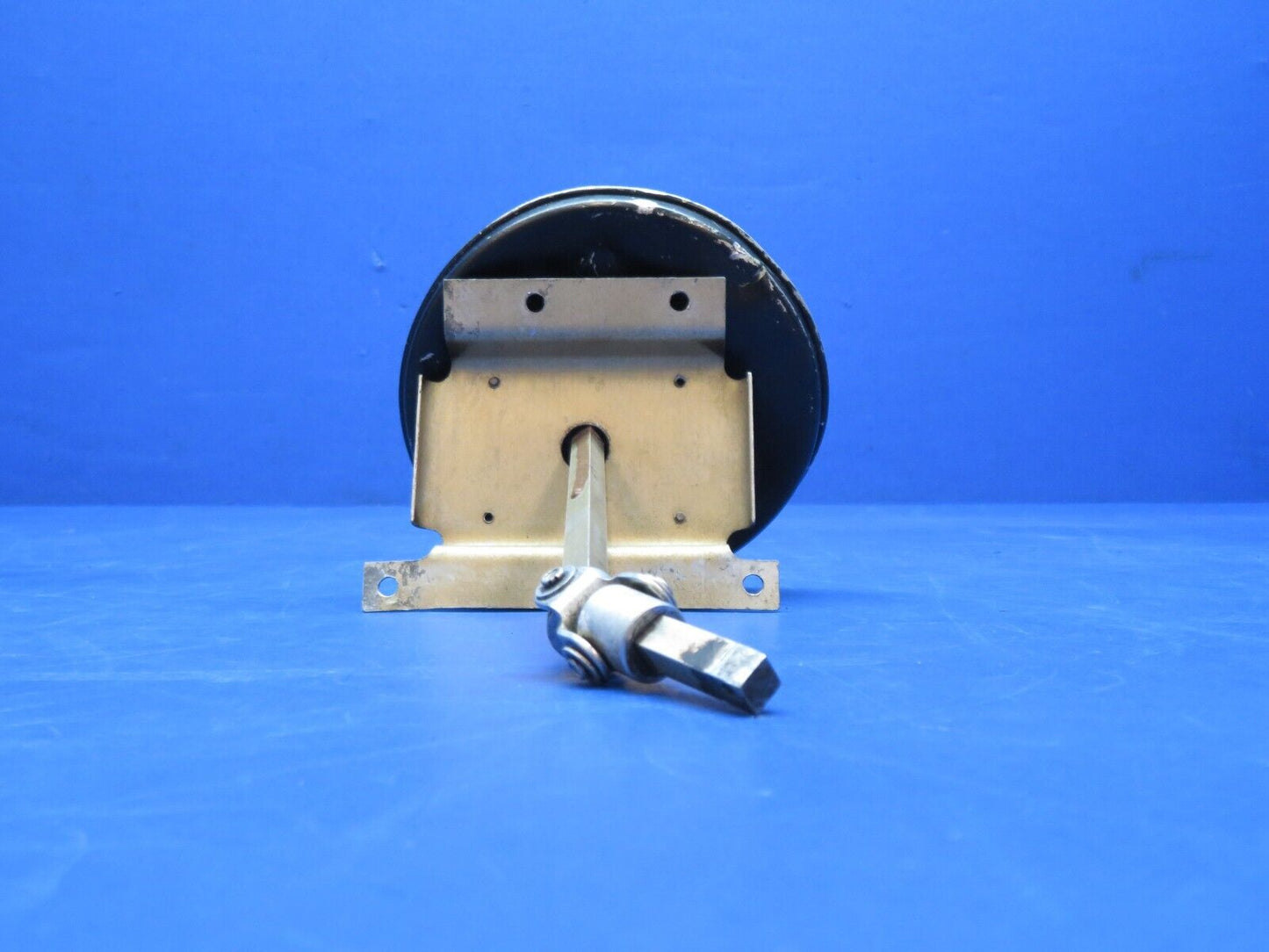 Cessna 182 / 182D Fuel Selector Shaft w Handle & Plate P/N 0511157-18 (0923-407)