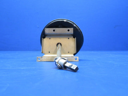Cessna 182 / 182D Fuel Selector Shaft w Handle & Plate P/N 0511157-18 (0923-407)