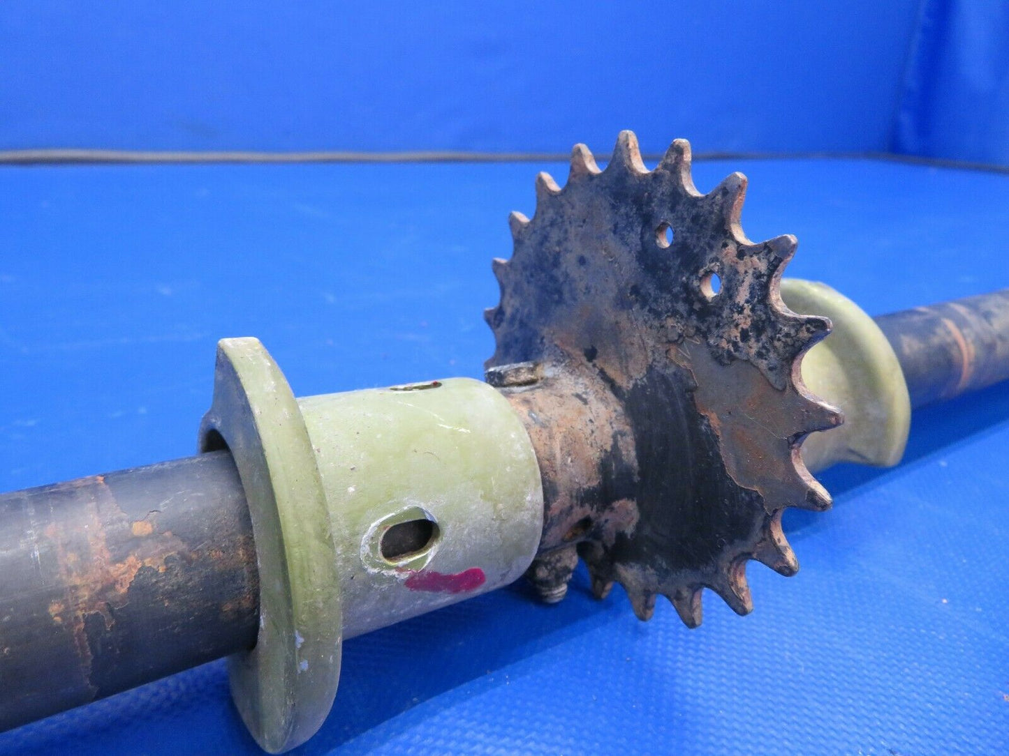 Piper PA-28-140 Flap Torque Tube w/ Sprocket P/N 62725-00, 62725-000 (1220-394)