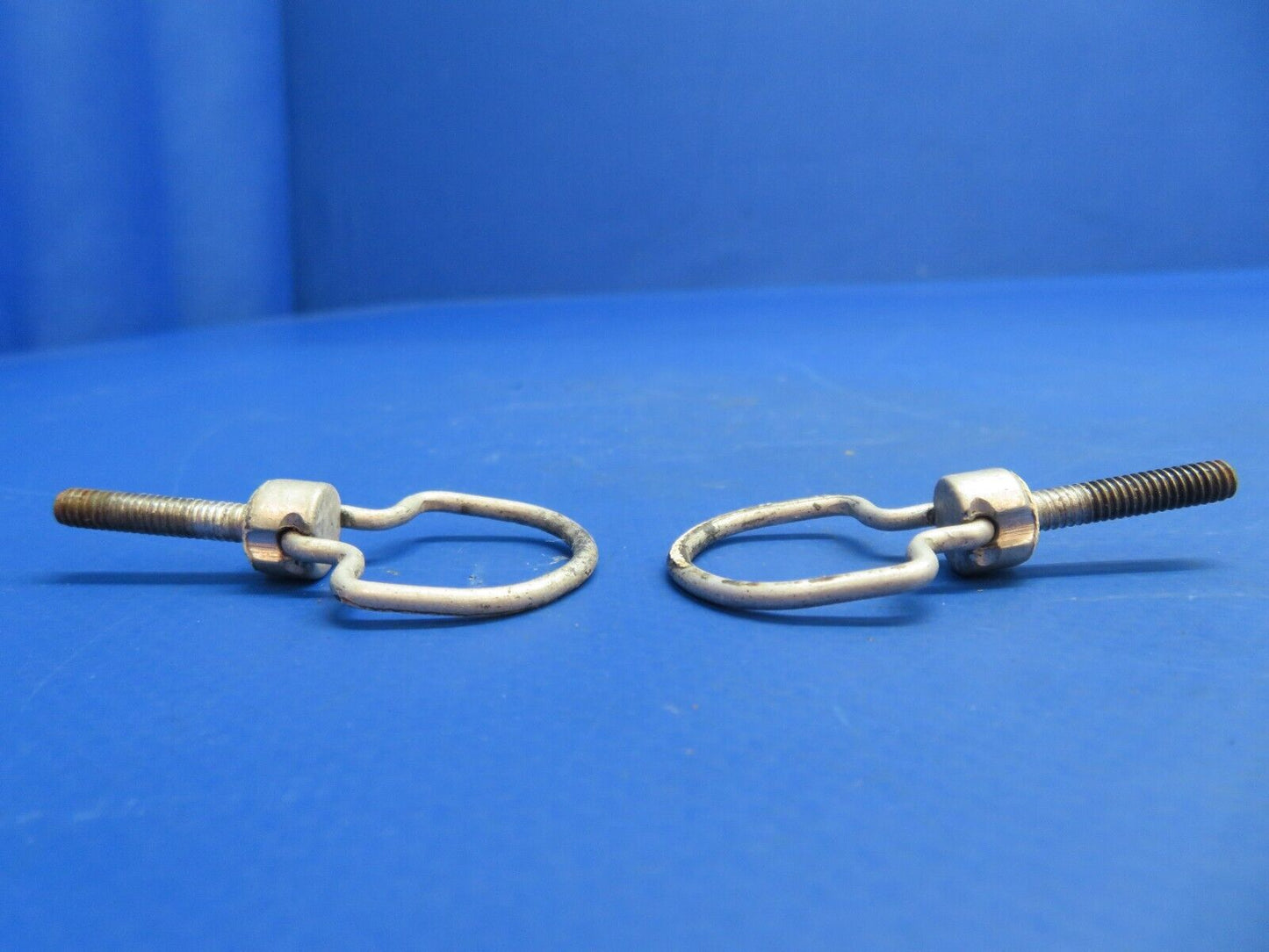 Cessna 310 Hook Assy Coat Hanger P/N 0511186, 487-629 LOT OF 2 (1122-752)
