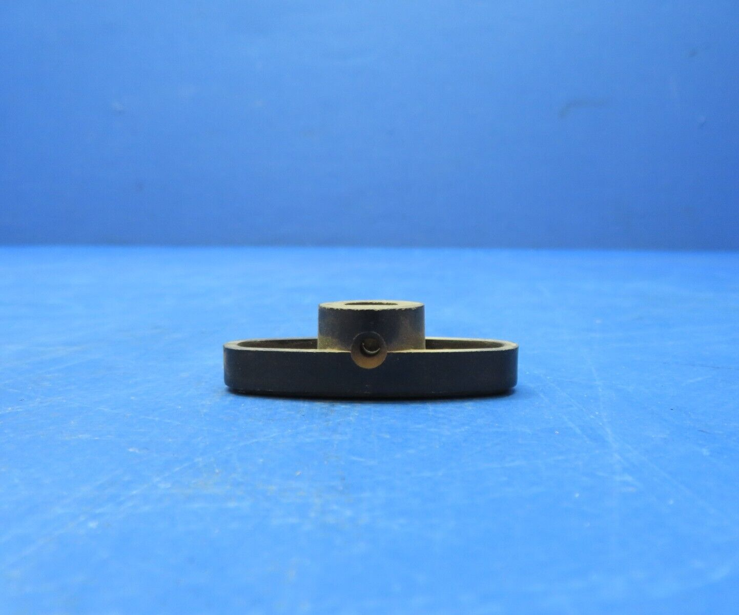 Beech Knob P/N 6307-131 LOT OF 2 NOS (1023-193)