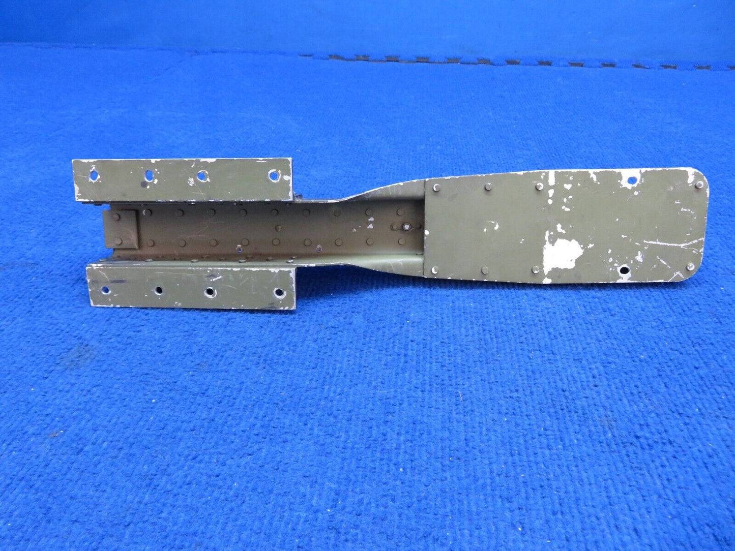 Cessna 310 LH Outboard Seat Track P/N 0812981-9 (0722-300)