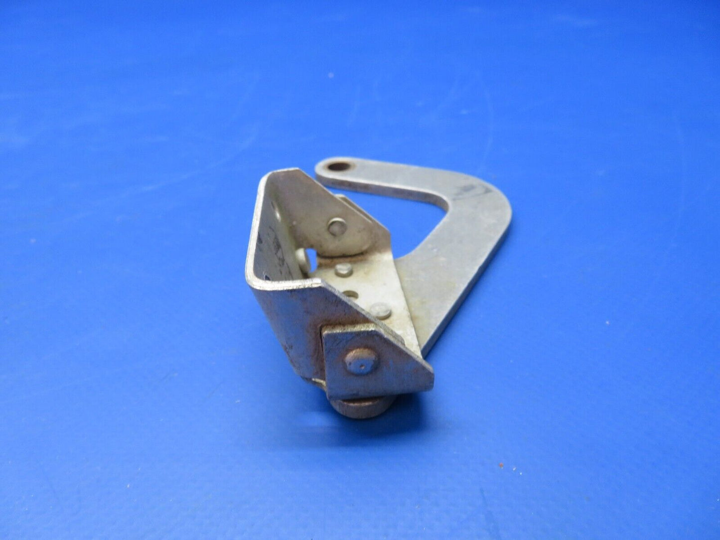 Cessna 210 / 210A RH Nose Gear Door Arm & Angle Assy P/N 1213252-1 (1122-432)