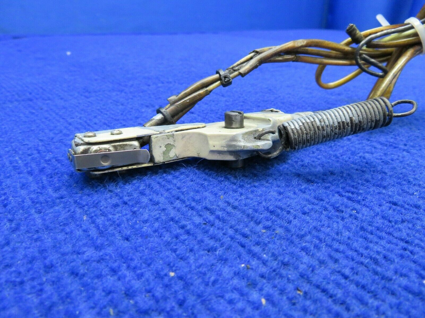 Cessna 310 / 310R Lock Assy LWR Side Brace LH P/N 0841110-3 (0422-40)