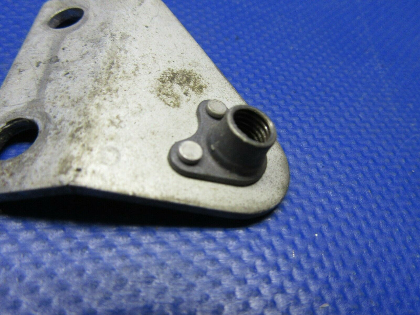 Cessna 210 / T210N Seat Belt Fitting RH OTBD P/N 2011028-8 (0321-449)