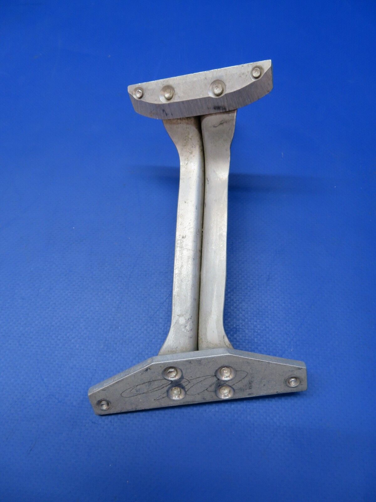 Cessna 210 / 210A LH Nose Gear Door Actuator Bracket P/N 1213256-1 (1122-448)