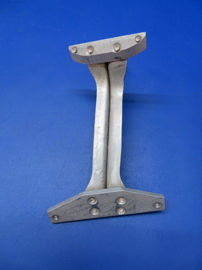 Cessna 210 / 210A LH Nose Gear Door Actuator Bracket P/N 1213256-1 (1122-448)