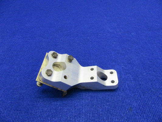 Cirrus SR-22 Axle Fitting Main Gear P/N 18103-001 (0122-378)