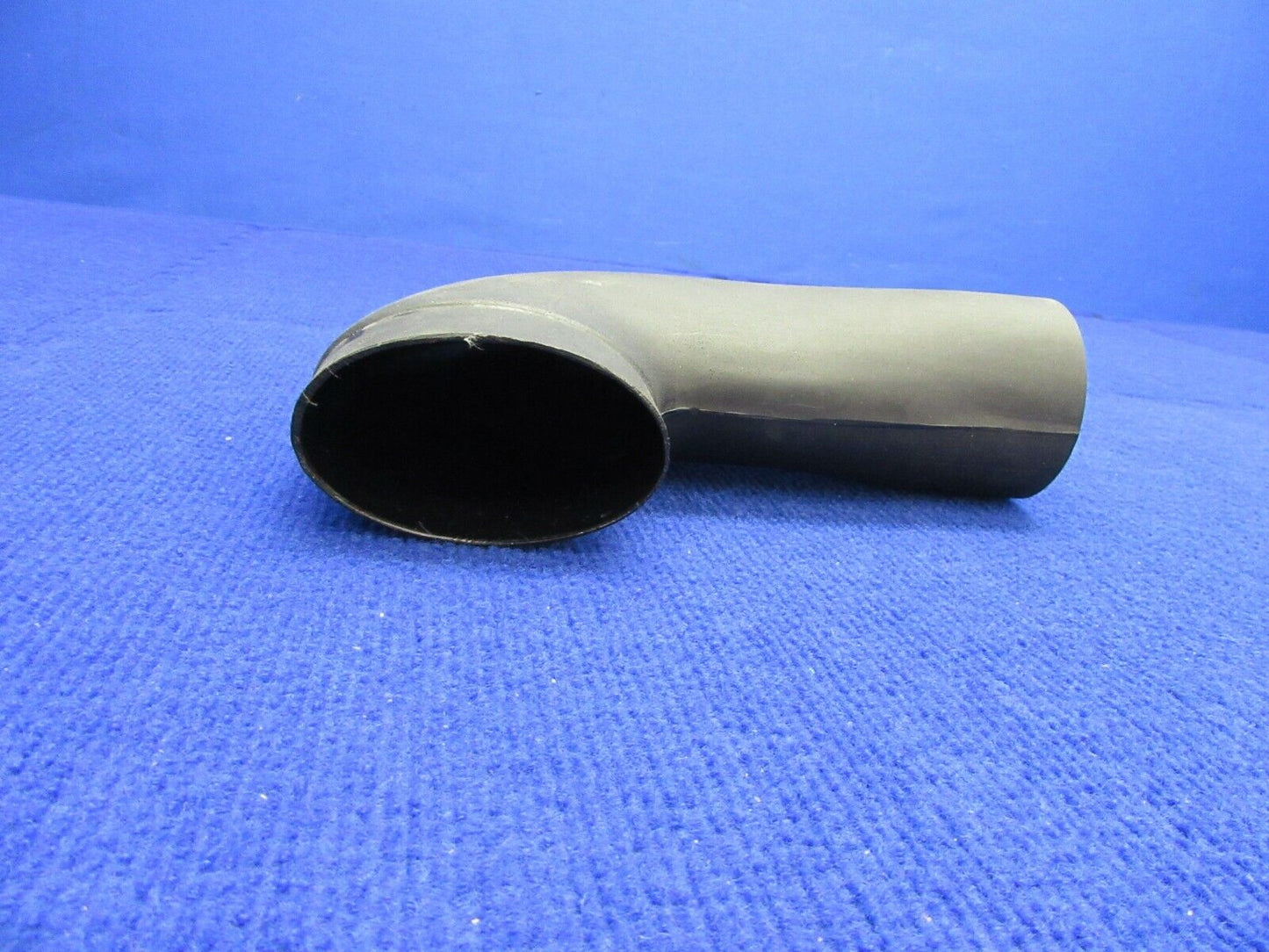 Cirrus SR-22 Duct Assy AFT w/ Bracket P/N 20715-001 (1221-562)