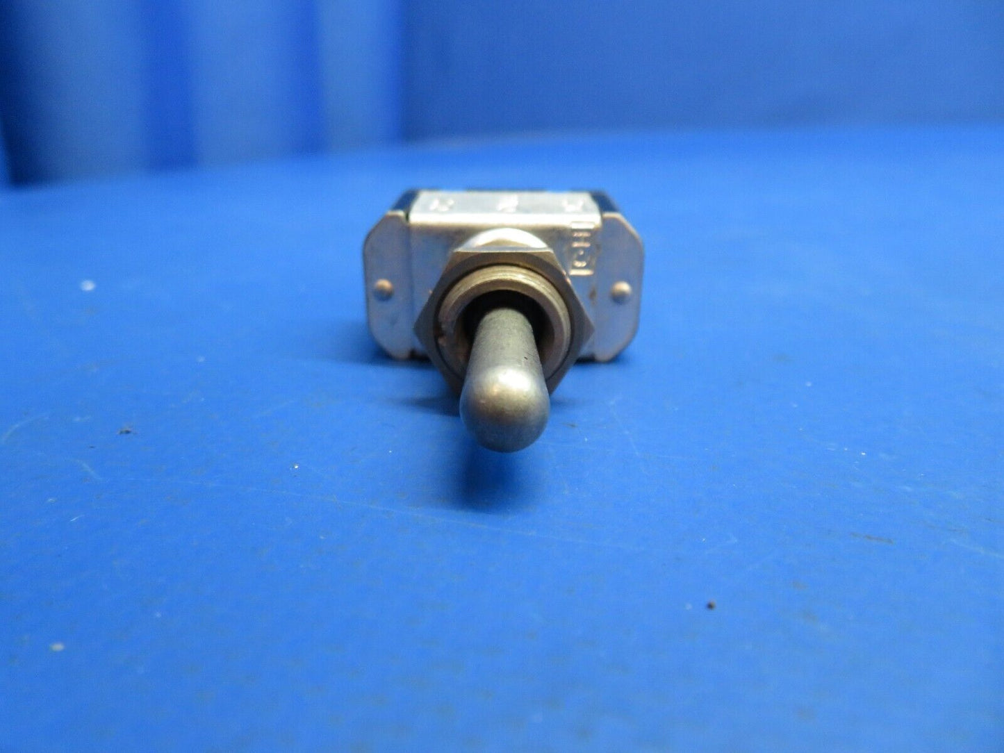 Cutler Hammer Toggle Switch P/N M535058-21 LOT OF 4 NOS (1222-930)