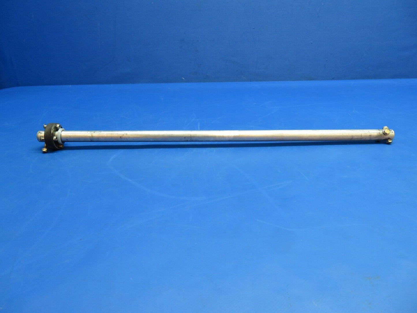 Lake LA-4-200 Control Wheel / Yoke Shaft P/N 2-7114-1 (1222-781)